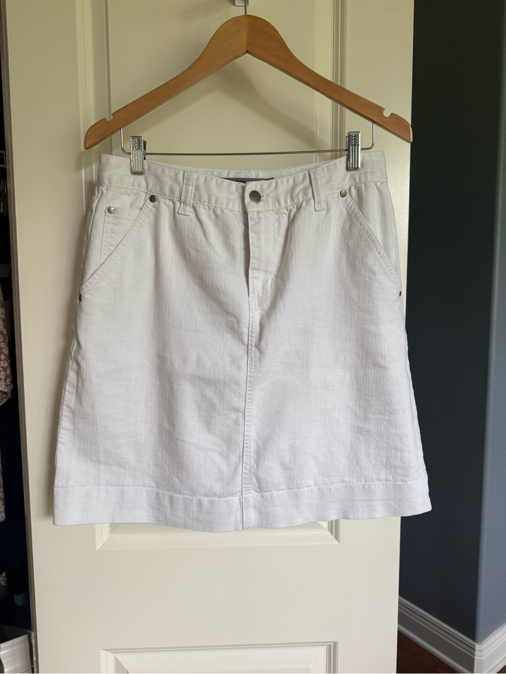 Classic White A-Line Denim Skirt with Front Pockets